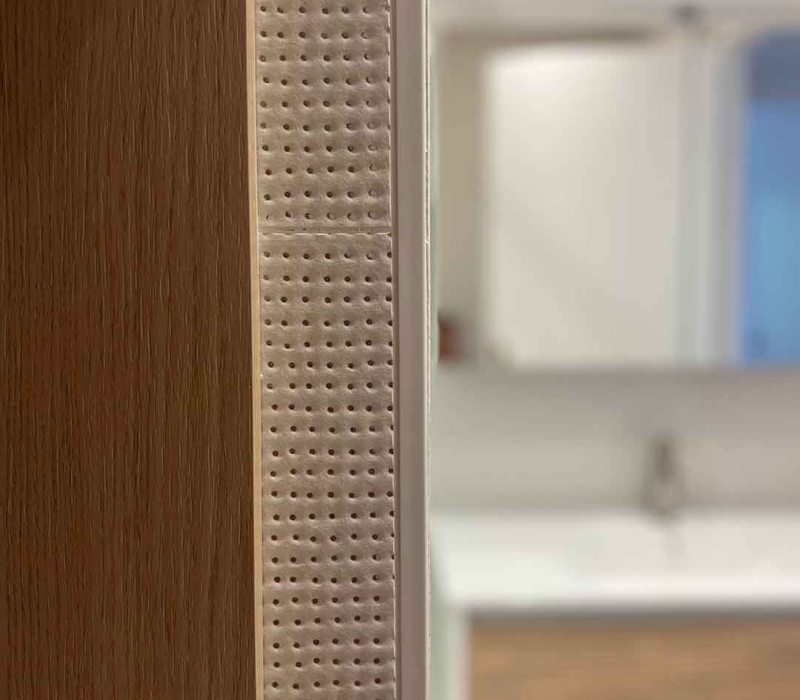 Focus sur le carrelage de cette salle de bain rénovée - avec APconcept - Collection Mutina PICO by Kei-Stone