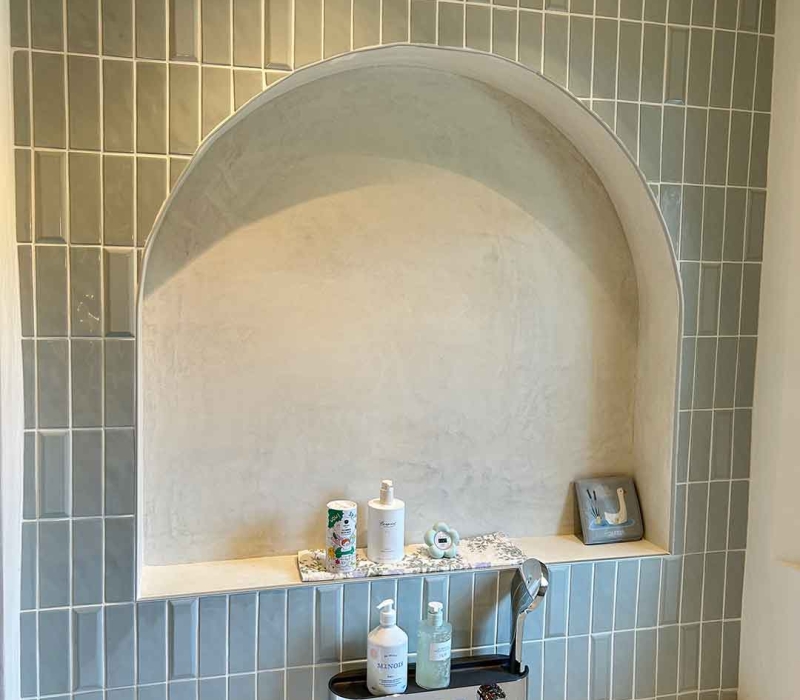 Murs de la baignoire encastrer en carrelage effet zellige par WOW - format rectangle vert d'eau - avec relief - matériaux Kei-Stone Aix en Provence (13)